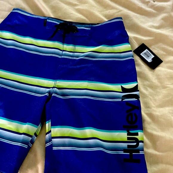 Hurley mens trunks with tags.smoke free home. 30 inch waist, 20 inch length - Picture 1 of 4
